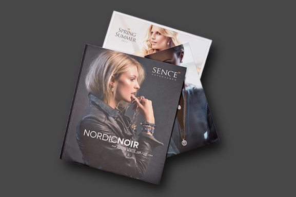 Gedruckte Schmuckkataloge für Sence Copenhagen (Nordic Noir und Spring Summer) – Schmuckfotografie, High-End-Retusche.