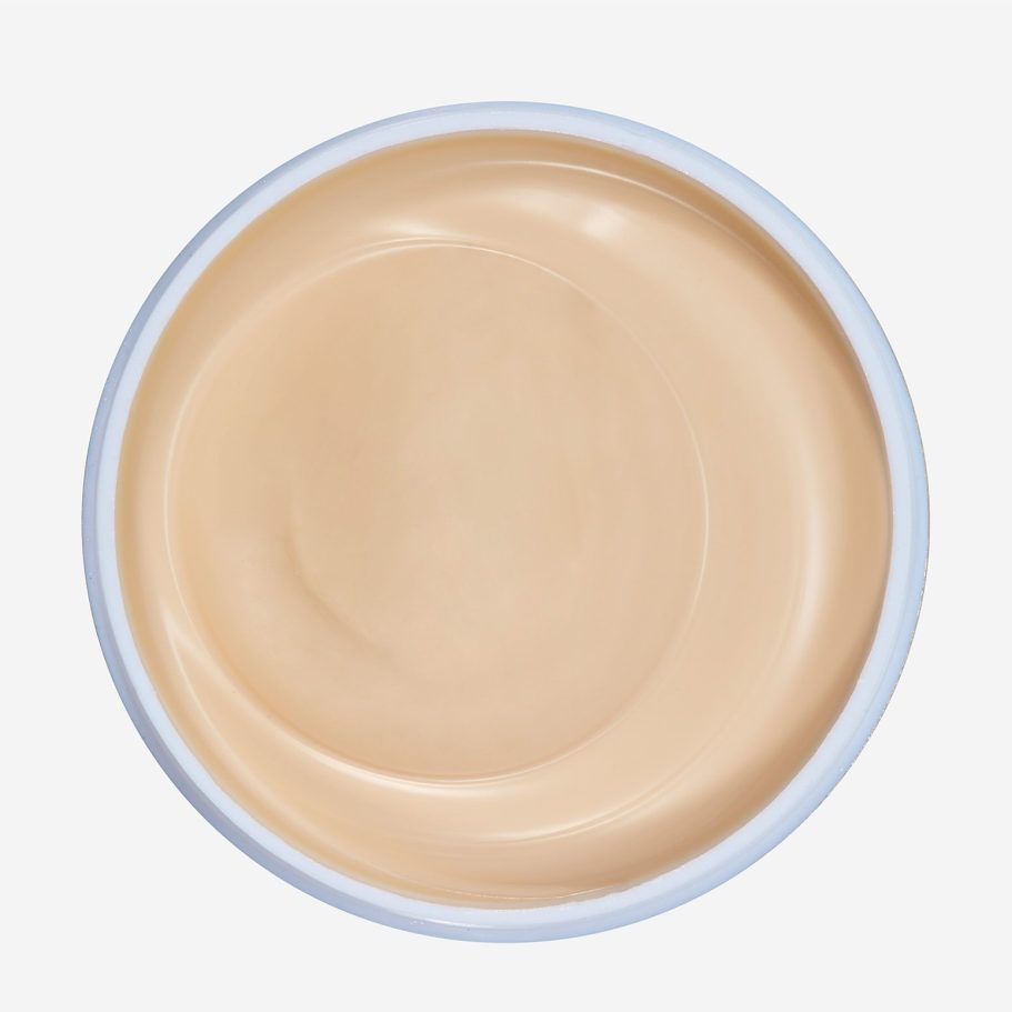 Makroaufnahme einer geschmeidigen, beigefarbenen Kosmetik-Creme-Textur im geöffneten Tiegel mit seidigem Glanz – Texture Shot für Skincare